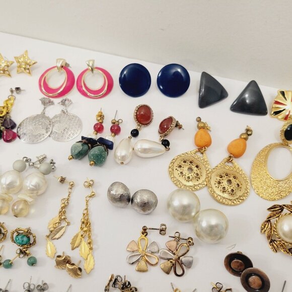 Vtg Mix 44 Plus Dainty Stud Earrings Pierced Butterfly Dangle Angel Stone Cross - Picture 6 of 8